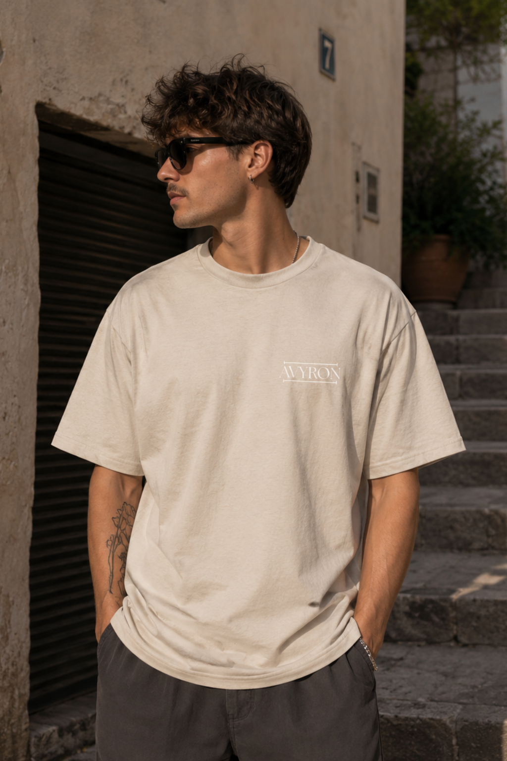Personality Handprint Graphic Tee — Black Streetwear T-Shirt